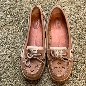 Low front boat shoes